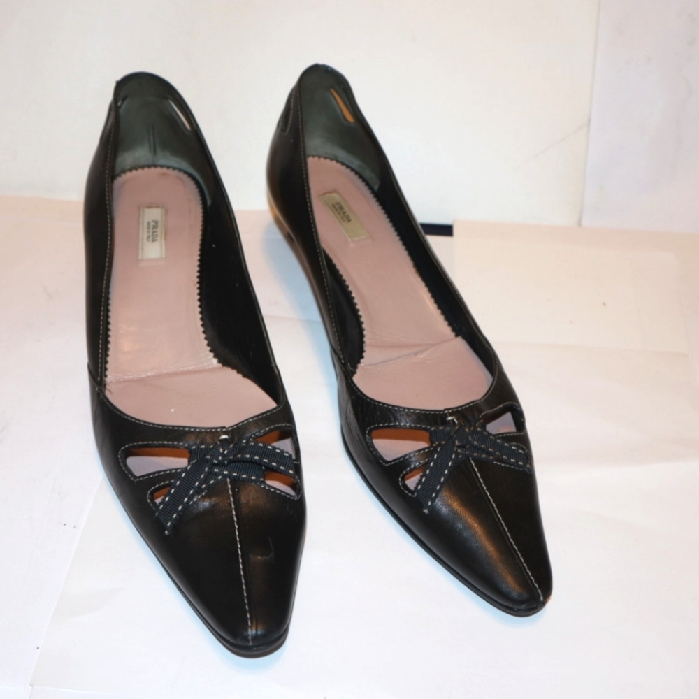 Prada Italy Black  Pointed Toe Kittten Heel   Pumps